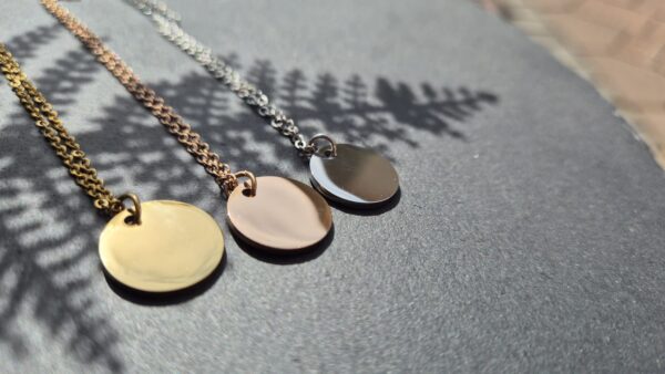 Individuelle Halskette mit Gravur Gold Silber Rosegold Farbauswahl persönlicher Schmuck