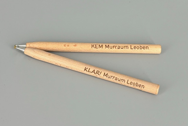 Holzkugelschreiber graviert mit Klar und Kem
